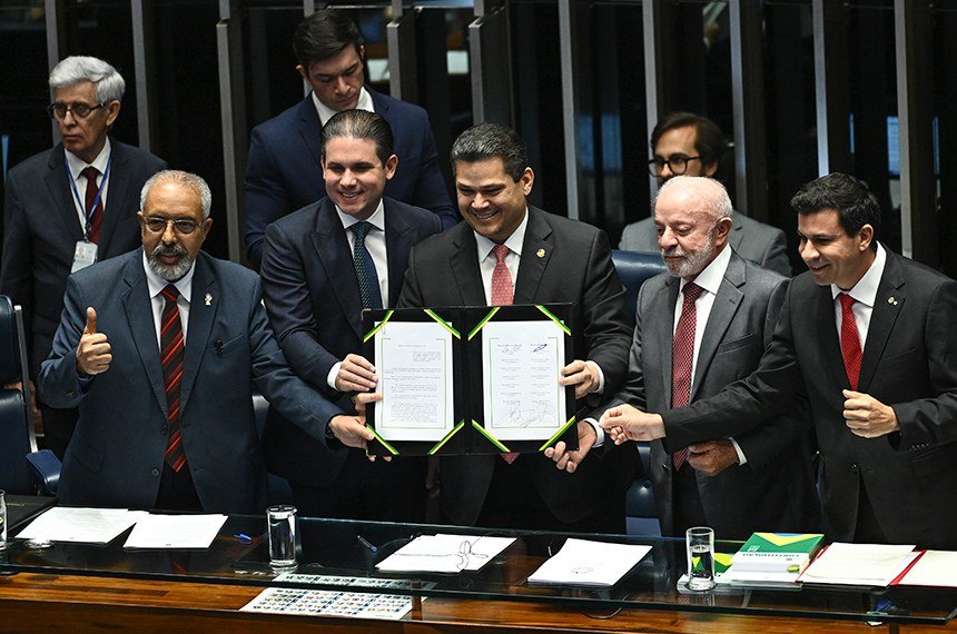 Fim da escala 6x1 é promulgado; jornada cairá para 40 horas sem redução salarial